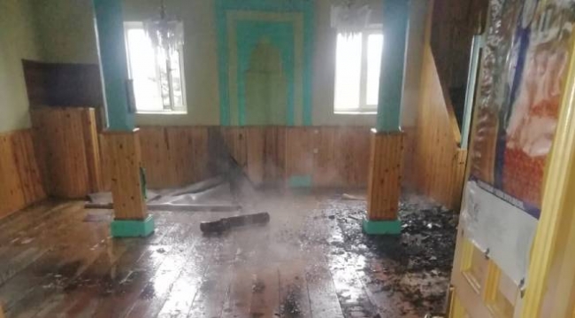 Camide çıkan yangın hasara neden oldu